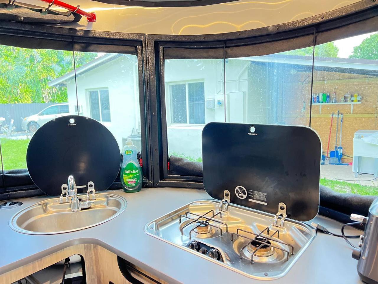 Apartamento Work, Rest And Play: Wifi, Tv And Backyard Bliss North Miami Beach Exterior foto