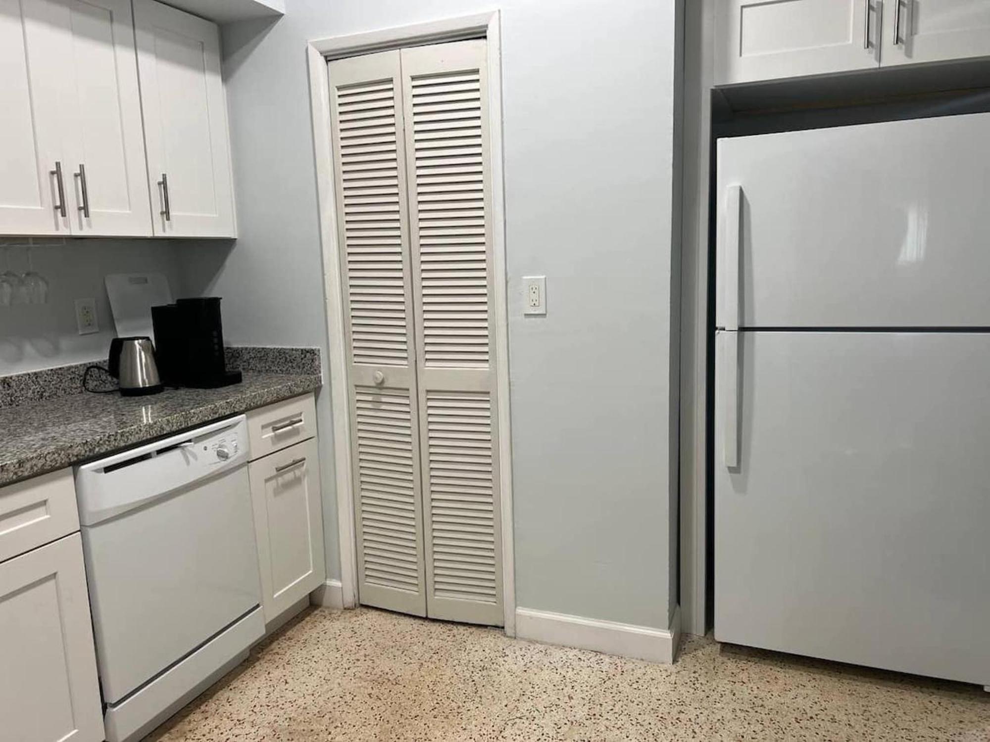 Apartamento Work, Rest And Play: Wifi, Tv And Backyard Bliss North Miami Beach Exterior foto