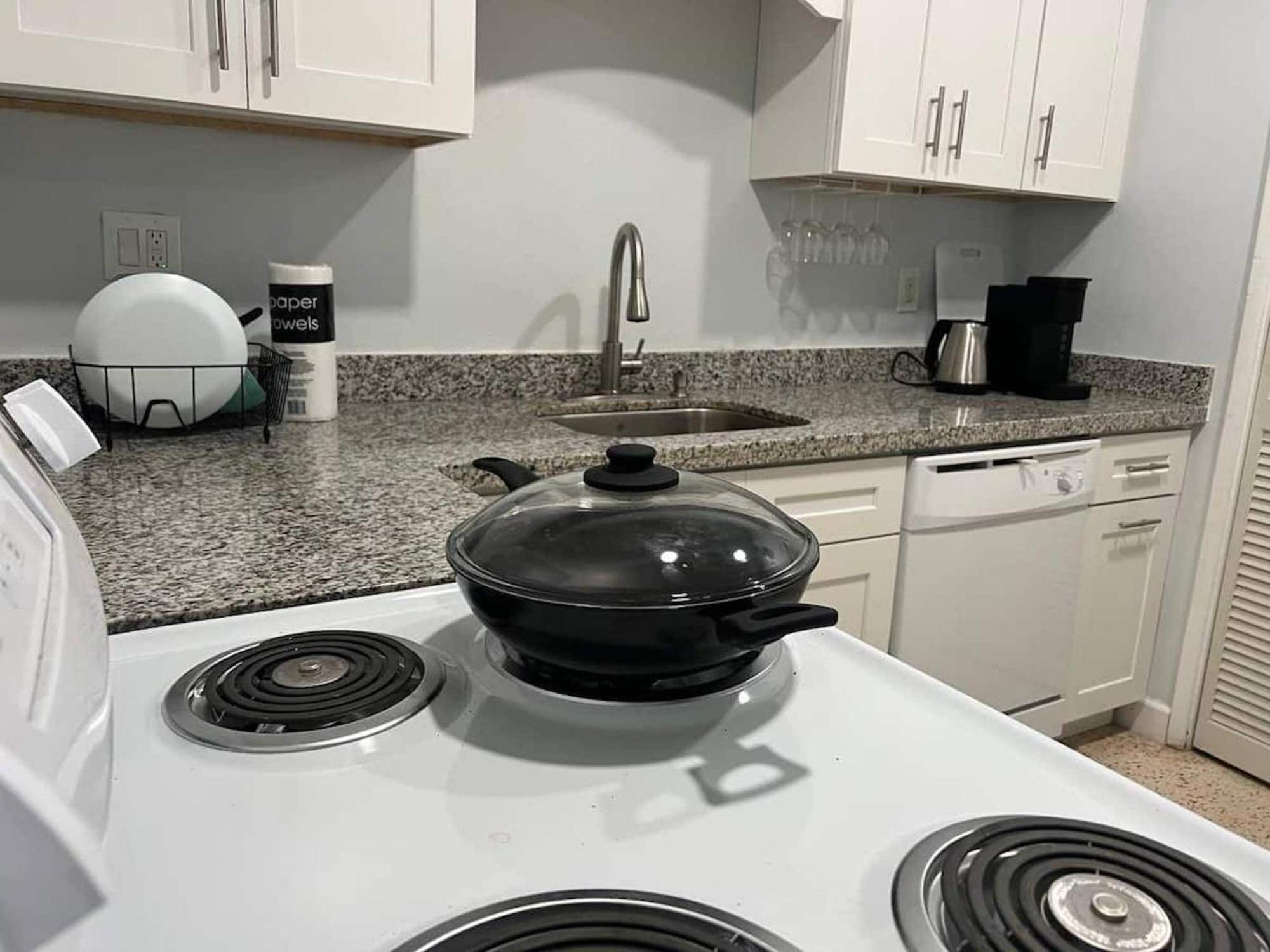 Apartamento Work, Rest And Play: Wifi, Tv And Backyard Bliss North Miami Beach Exterior foto